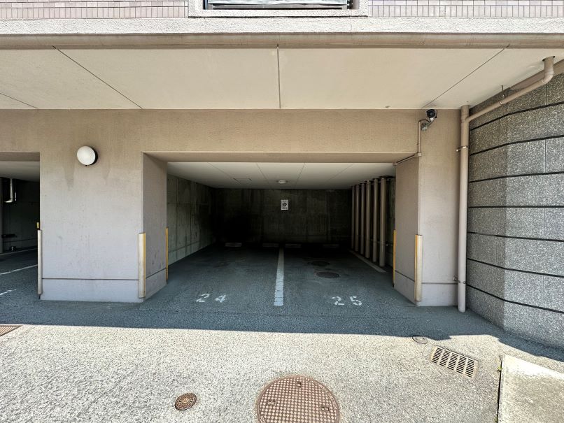 駐車場は、25番区画（屋根付き）