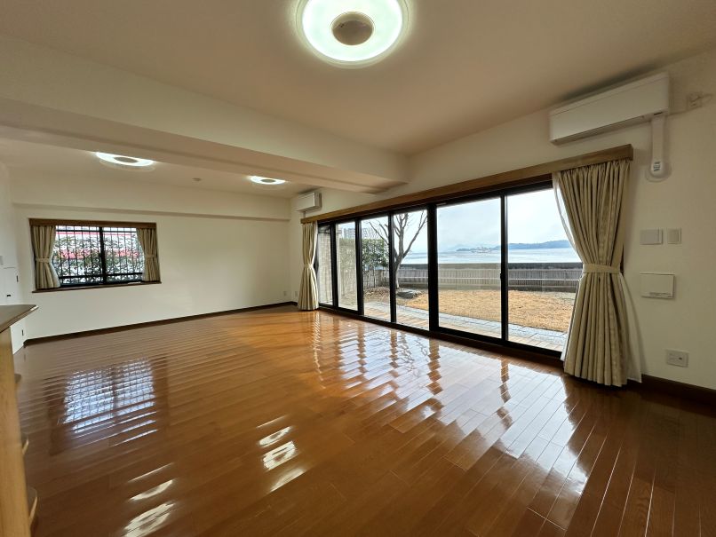 贅沢な風景が約束されたこの部屋だけの彩が与えてくれる情緒豊かな静けさと時間。