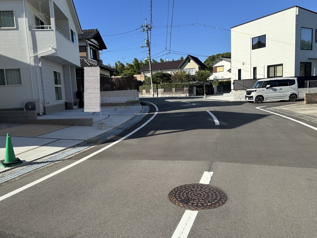 前面道路が8.32ｍと広々！