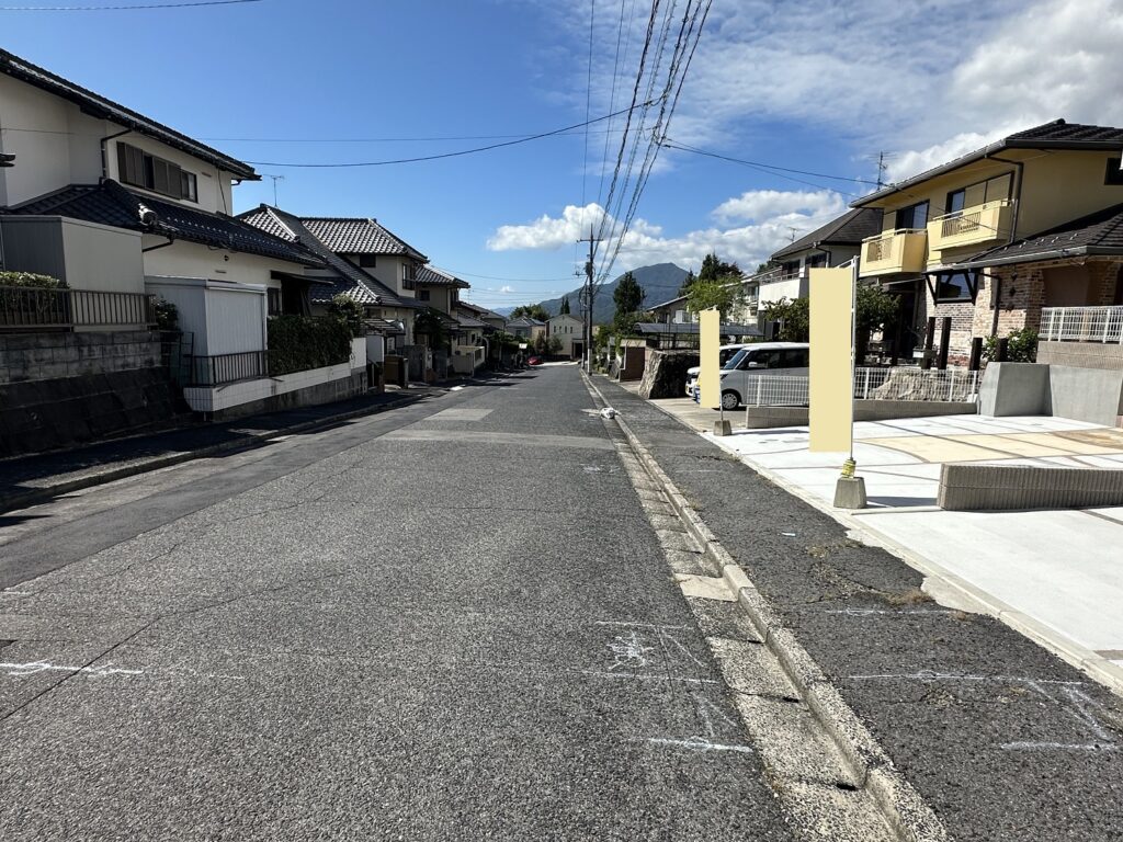 前面道路が広いので駐車もスムーズ