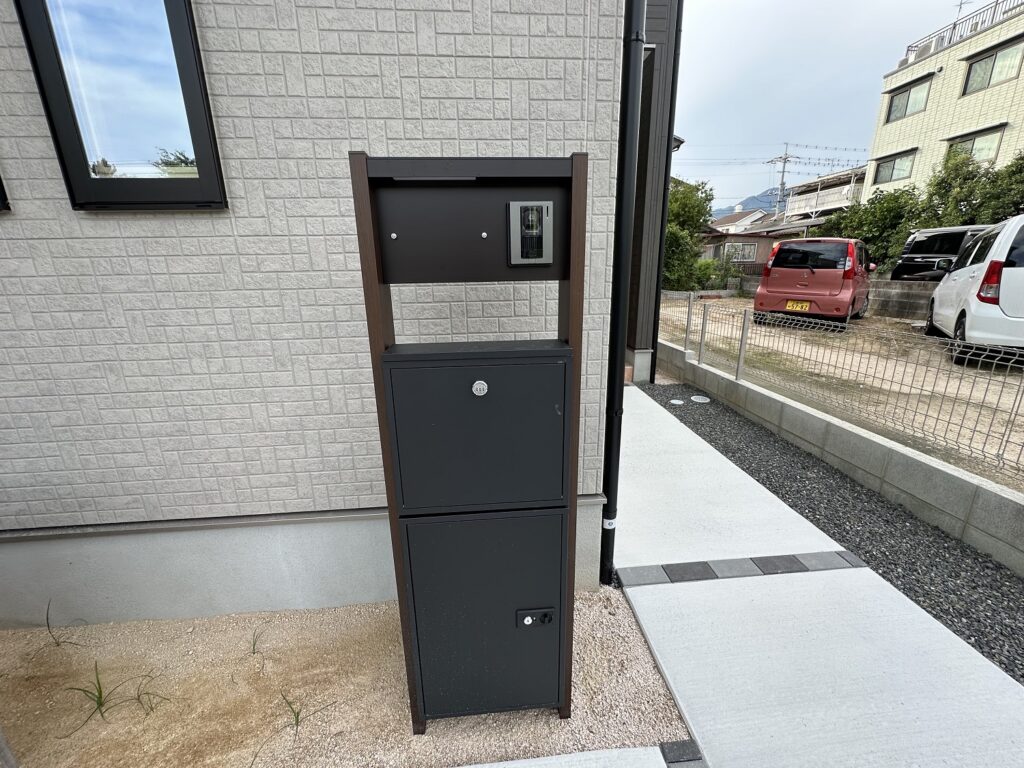 宅配ボックス搭載機能門柱
