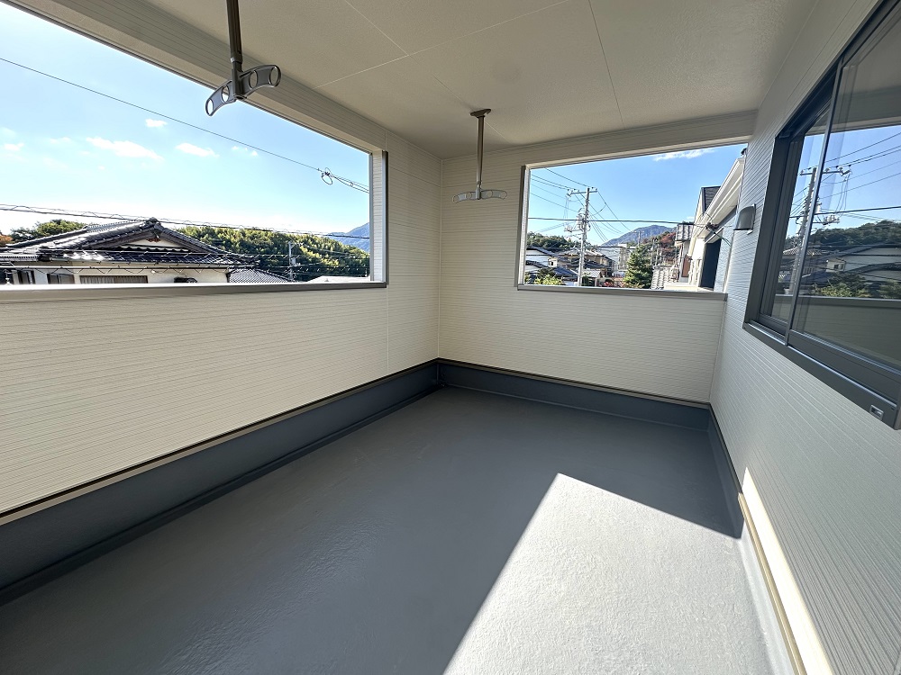南向きのバルコニーは陽当たり良好♪