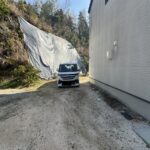 駐車場　手前は共有地になります。