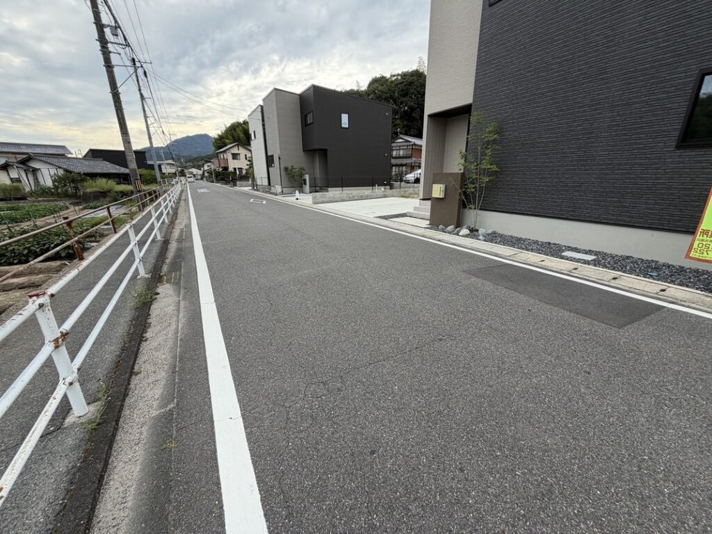 前面道路は交通量が少なく駐車しやすいです！